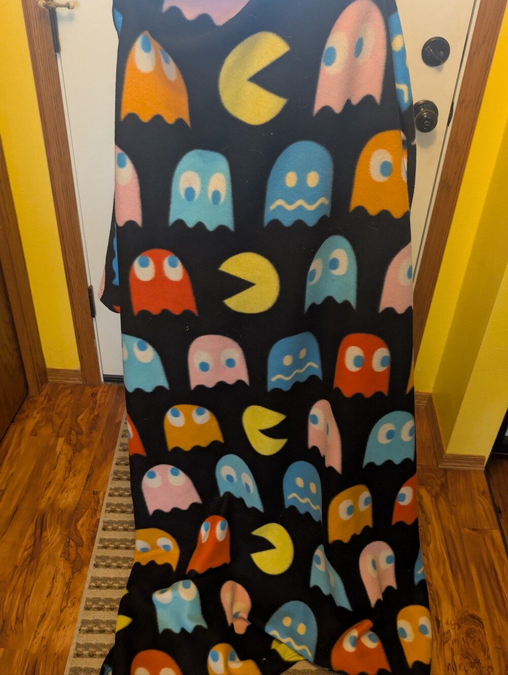Pac-Man Branded Snuggie/Wearable Blanket - Picture 3 of 6